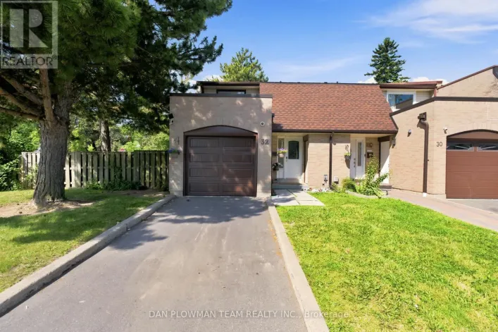 32 - 11 LIVONIA PLACE, Toronto