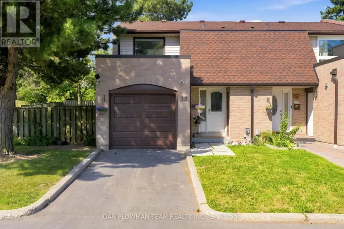 32 - 11 LIVONIA PLACE, Toronto