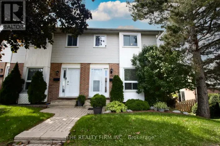Row / Townhouse for sale: 32 - 110 DEVERON CRESCENT, London South