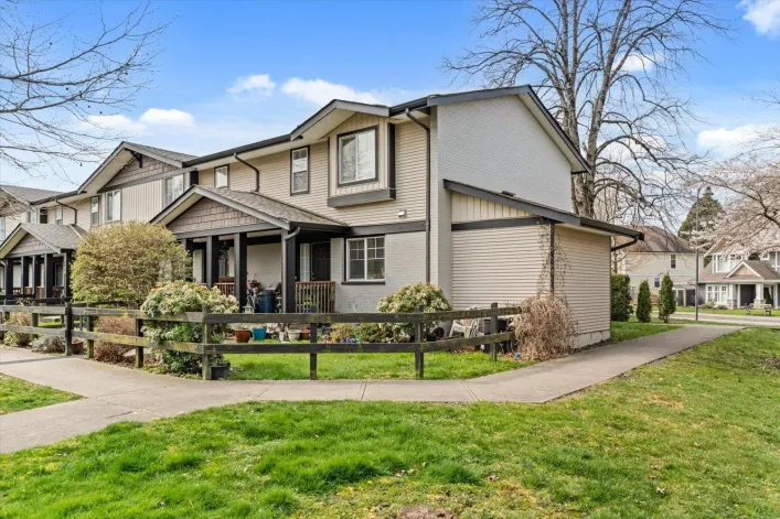 32 45535 SHAWNIGAN CRESCENT|Garrison Crossing, Chilliwack