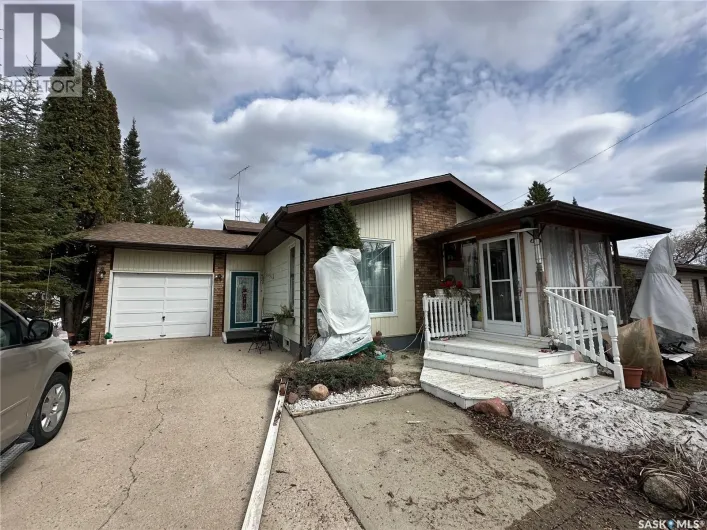House for sale: 32 4th STREET SE, Preeceville
