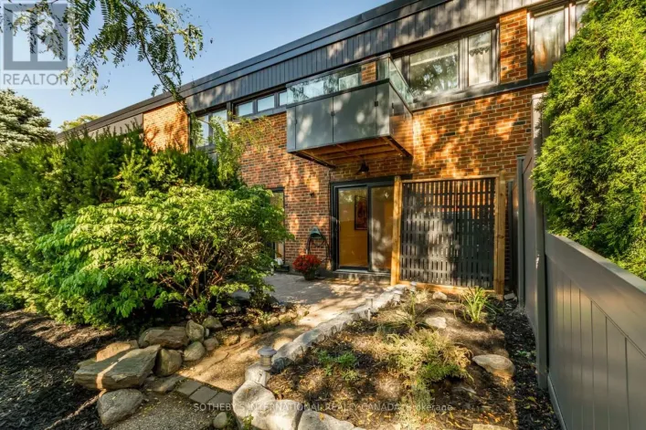 32 - 51 BROADFIELD DRIVE, Toronto