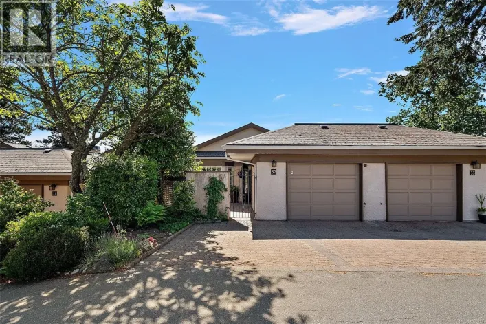 32 901 Kentwood Lane, Saanich