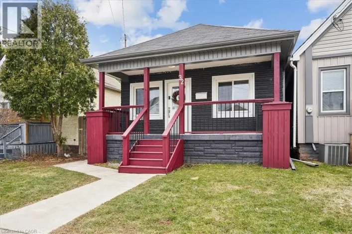 32 ALLAN Avenue, Hamilton