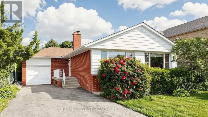 House for sale: 32 ALLONSIUS DRIVE, Toronto