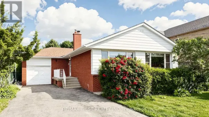 32 ALLONSIUS DRIVE, Toronto