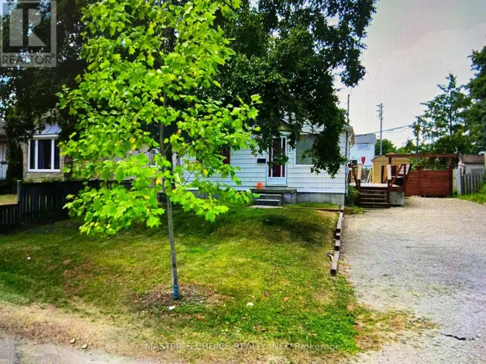 House for sale: 32 AMIENS ROAD, Toronto