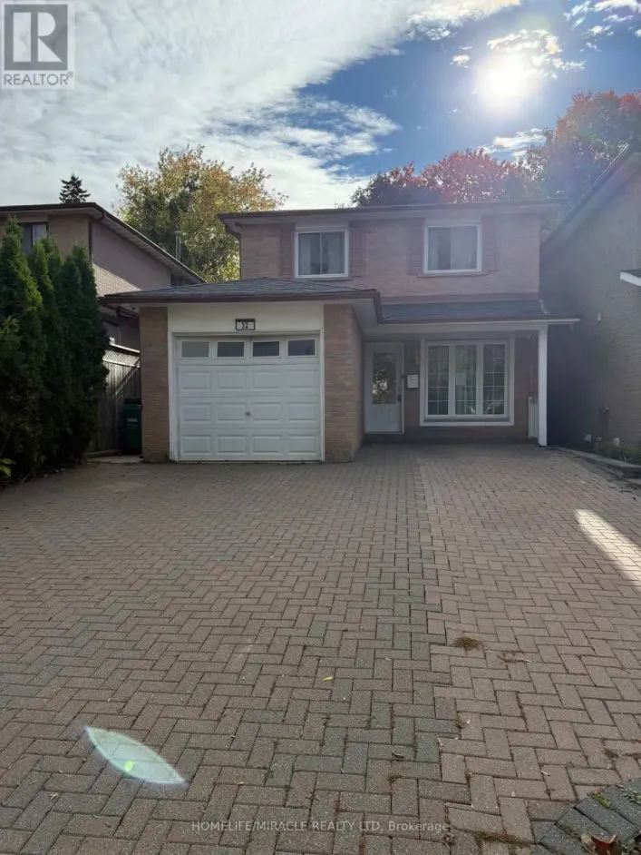 32 BARRINGTON CRESCENT, Brampton