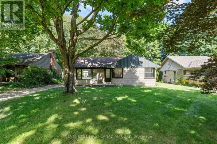 32 BRAEMAR CRESCENT, London North