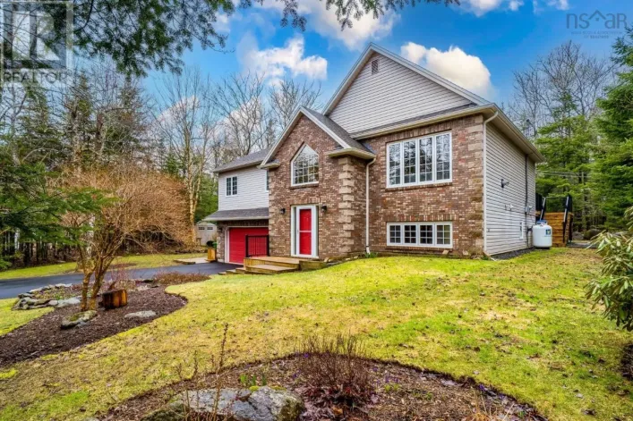 32 Bristol Avenue, Stillwater Lake