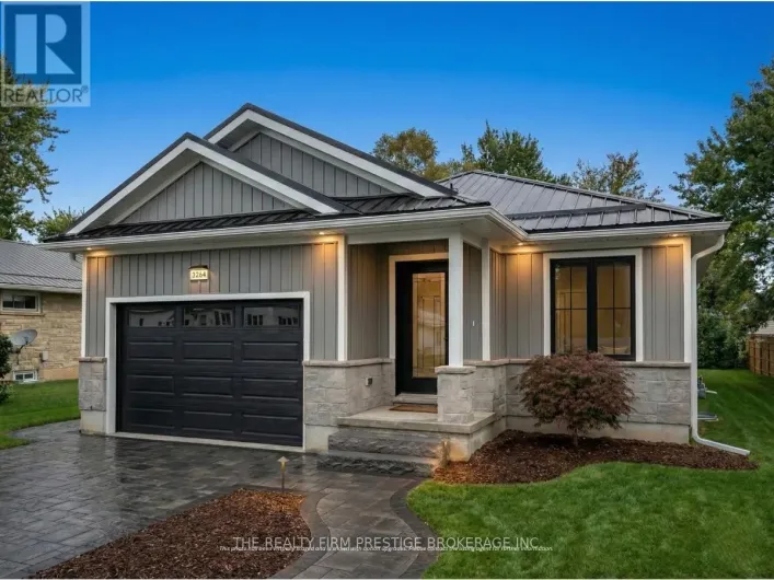 32 BROADWAY AVENUE, Chatham-Kent