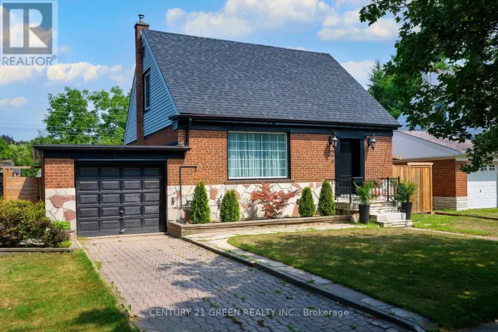 32 CASTLEBAR ROAD, Toronto