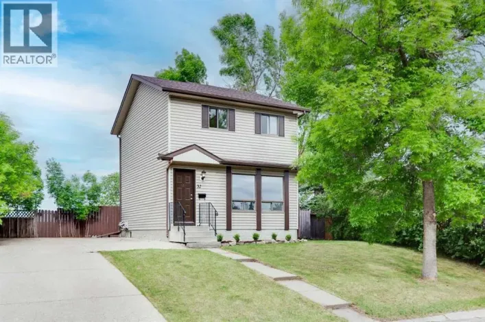 32 Castleglen Way NE, Calgary