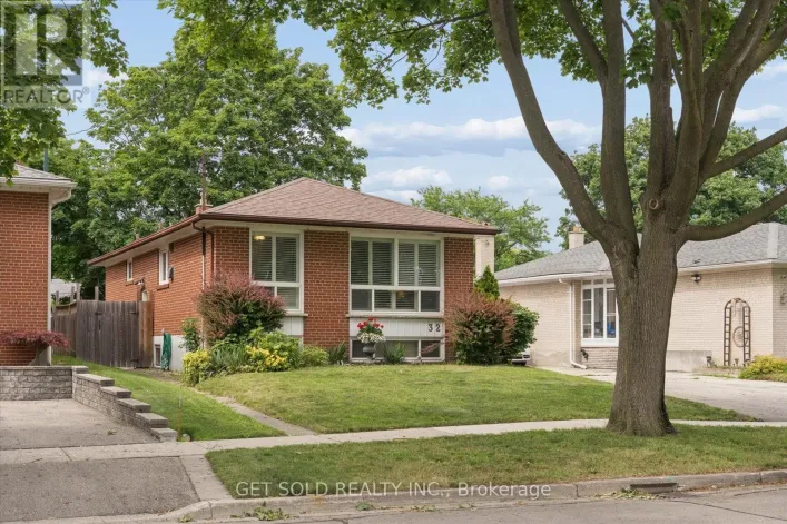 32 CHECKENDON DRIVE, Toronto