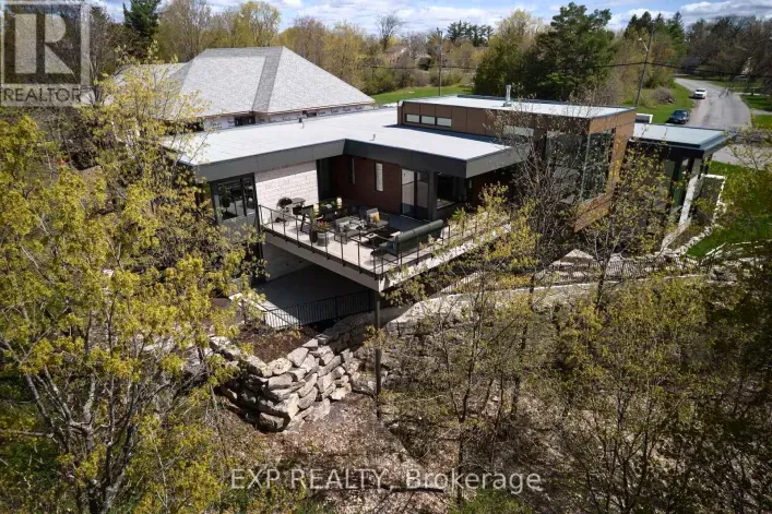 House for sale: 32 CLOVELLY ROAD, Ottawa