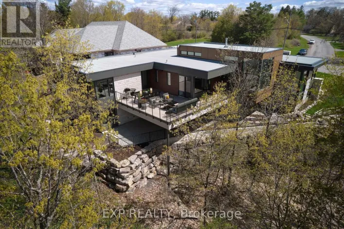 32 CLOVELLY ROAD, Ottawa