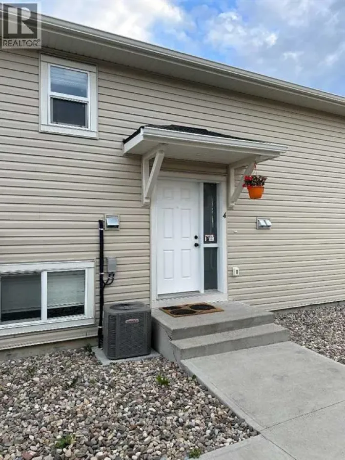 32 Cougar Cove N, Lethbridge