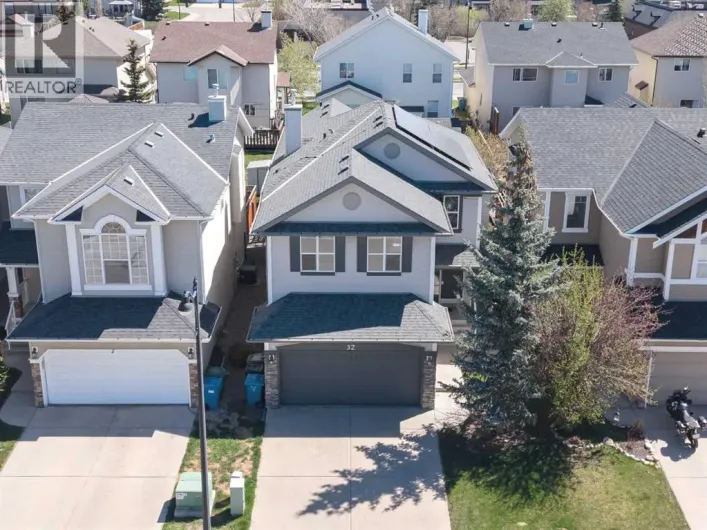 32 Cougarstone Square SW, Calgary