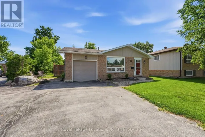 32 COURTICE CRESCENT, Collingwood