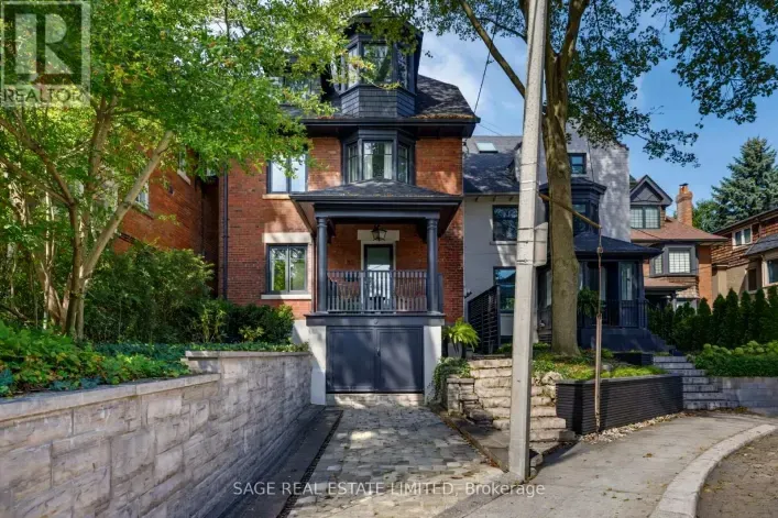 House for sale: 32 EDGEWOOD CRESCENT, Toronto
