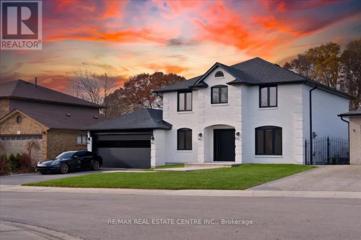 32 ELENA COURT, Hamilton