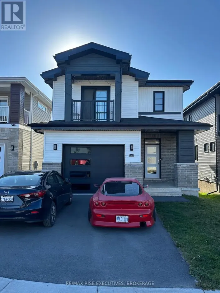 32 ERIE COURT, Loyalist