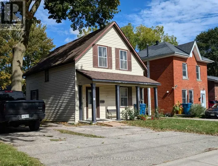 32 FALSTAFF STREET, Stratford