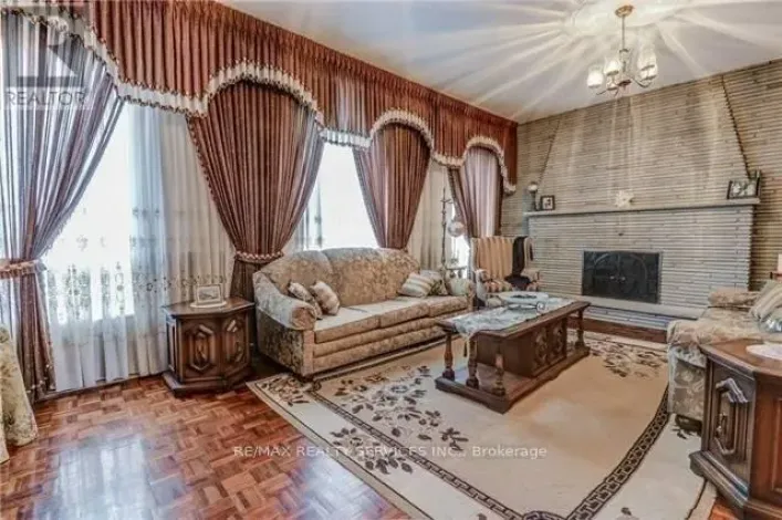 32 FENTON WAY, Brampton