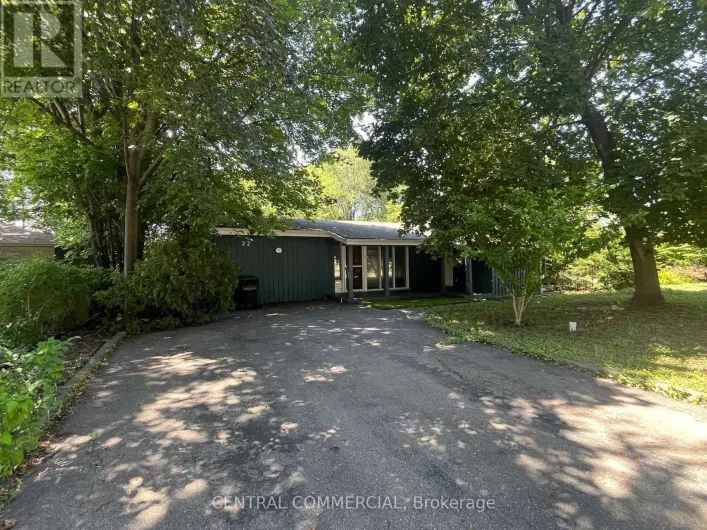 32 HEATHVIEW AVENUE, Toronto