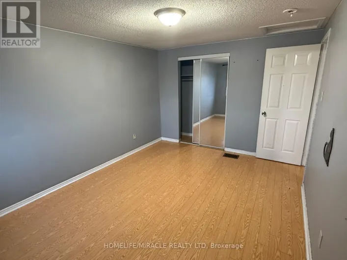 32 HENDRICKS CRESCENT, Brampton