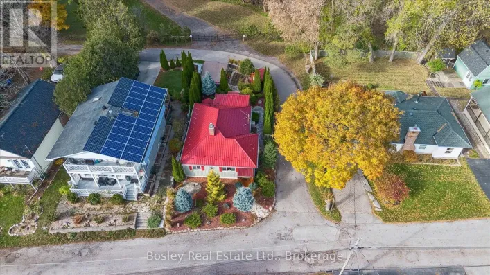 32 HOLLY TRAIL, Puslinch