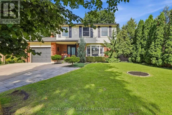 32 HUNTER WOODS CRESCENT, London South
