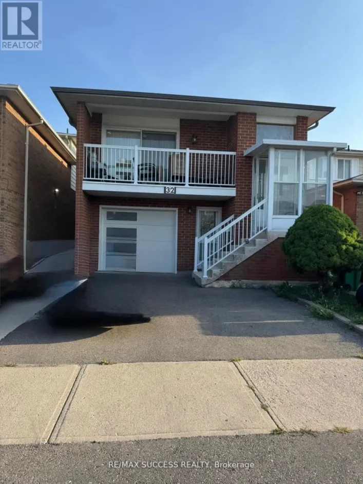 32 MARTINDALE CRESCENT, Brampton