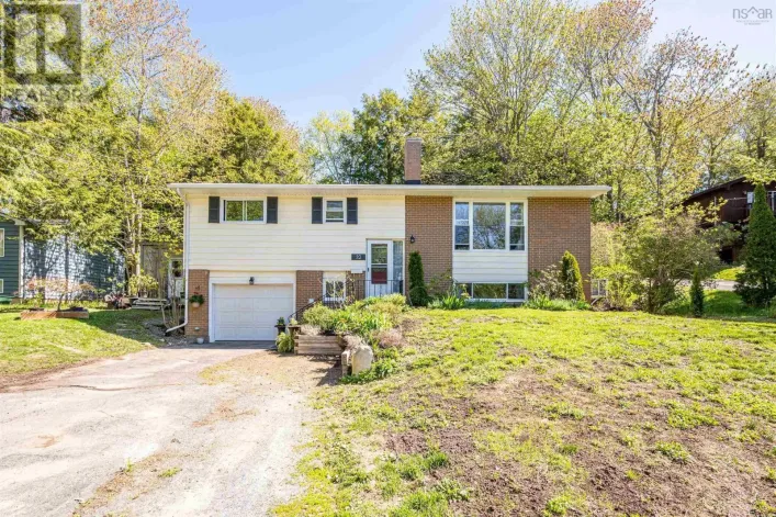 32 Martyn Drive, Fall River