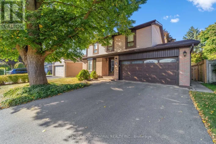 32 MAYVERN CRESCENT, Richmond Hill