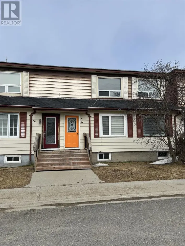 32 McCullough ST, Marathon