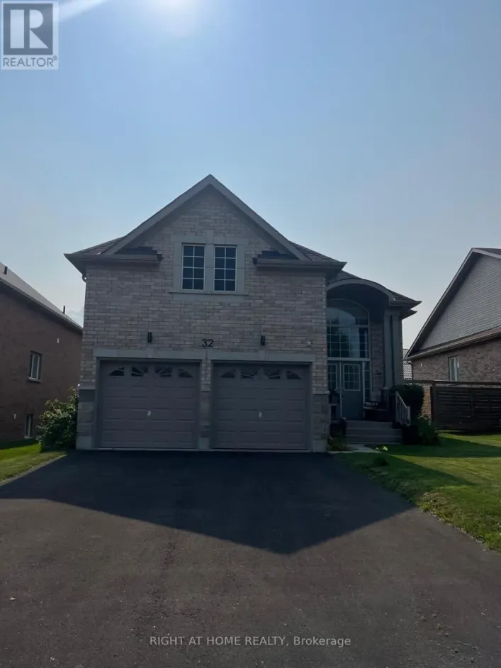 32 MIDDLETON DRIVE, Wasaga Beach
