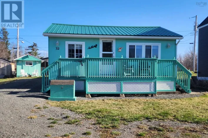 32 Million Dollar Lane, Port Howe