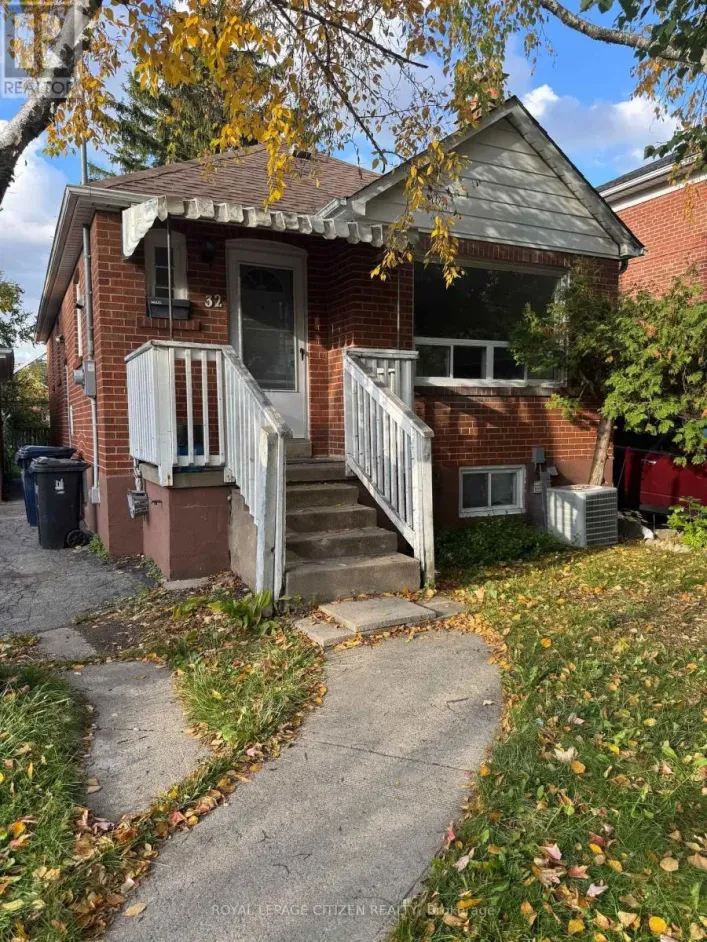 32 NEWTON DRIVE, Toronto