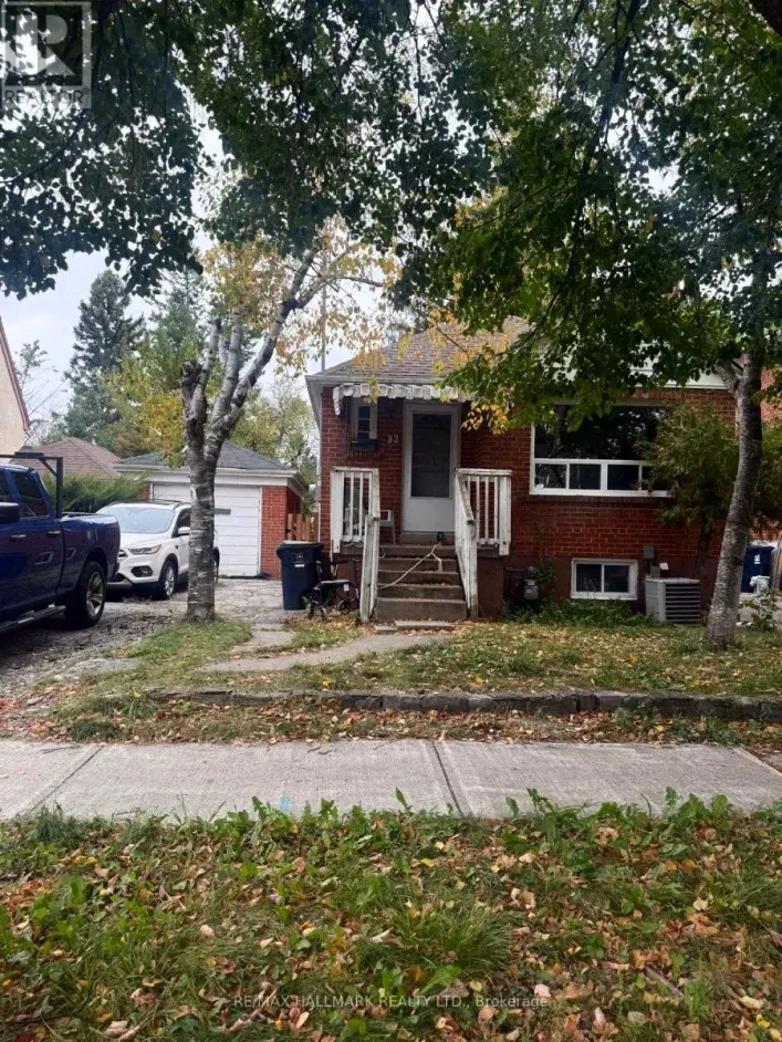 32 NEWTON DRIVE, Toronto