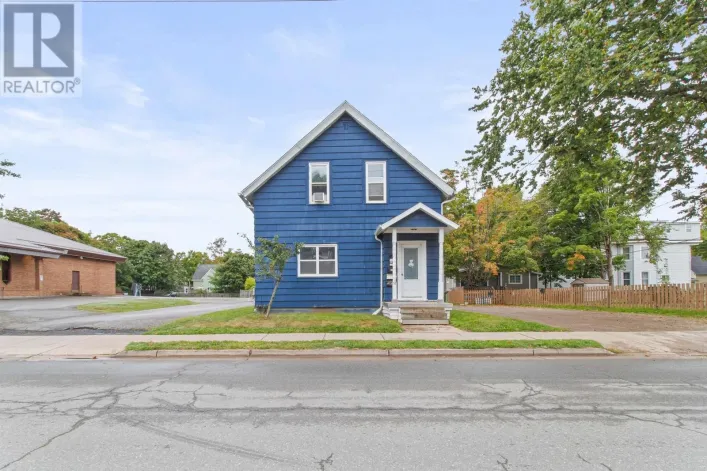 32 Pleasant Street, Truro