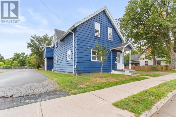 32 Pleasant Street, Truro