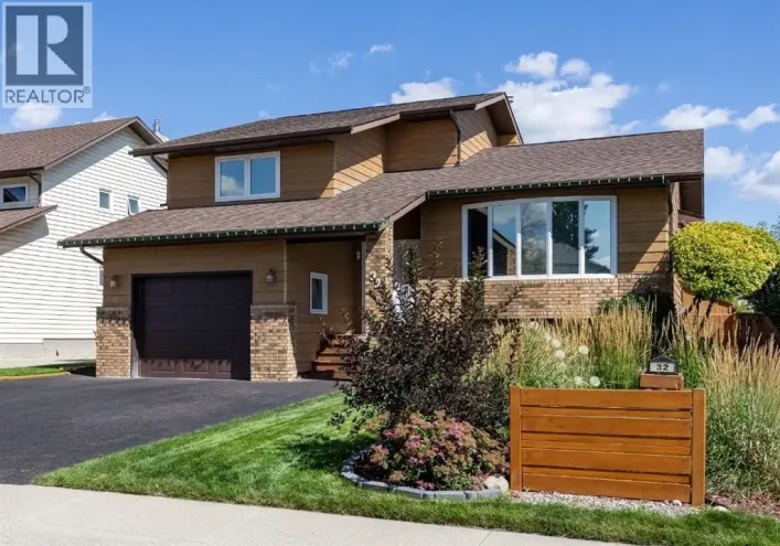 32 Rideau Close SW, Airdrie