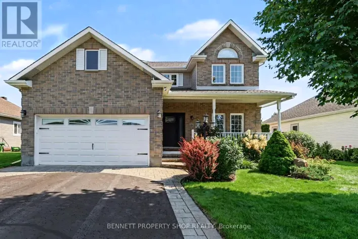 House for sale: 32 ROCHELLE DRIVE, Ottawa