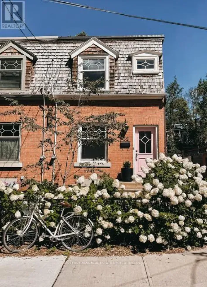 32 SACKVILLE PLACE, Toronto