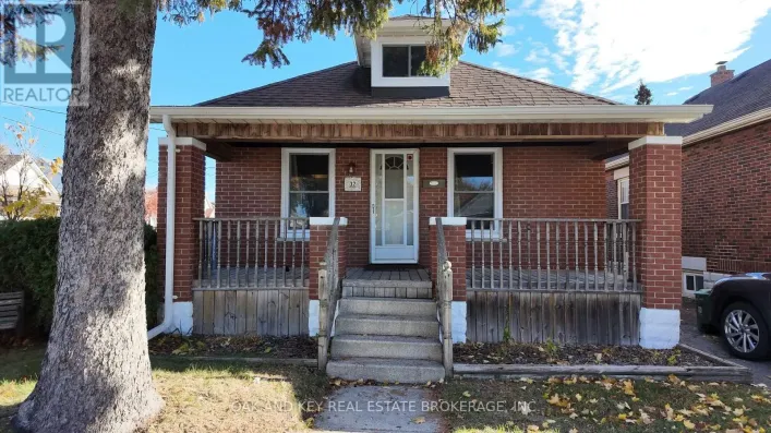 32 TENNYSON STREET, London East