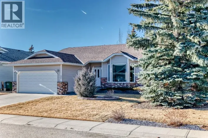32 West Mackay Crescent, Cochrane