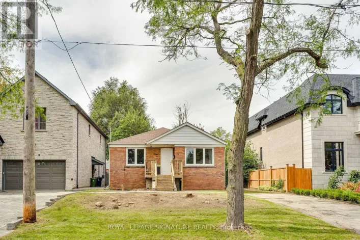 32 WIGAN CRESCENT, Toronto