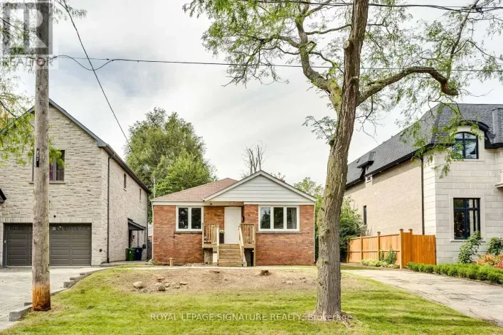 32 WIGAN CRESCENT, Toronto