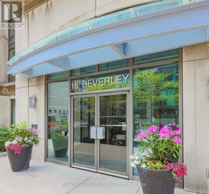 320 - 18 BEVERLEY STREET, Toronto
